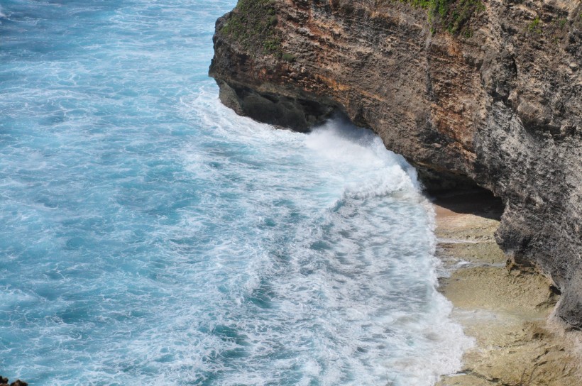 波涛汹涌的大海海浪风景图片