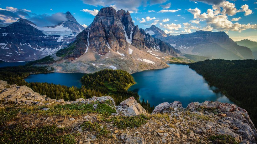 秀丽的山峰山顶风景图片