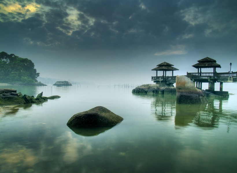 湖面倒影風(fēng)景圖片