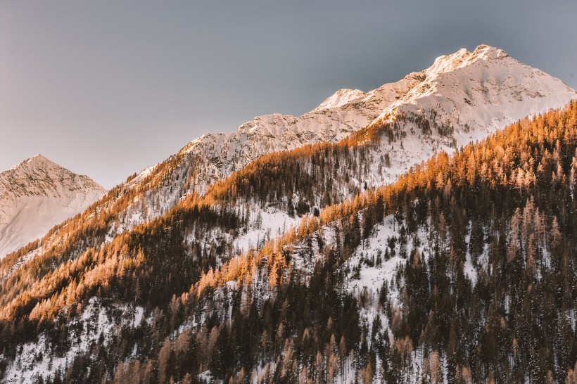 美麗的山區(qū)雪景圖片