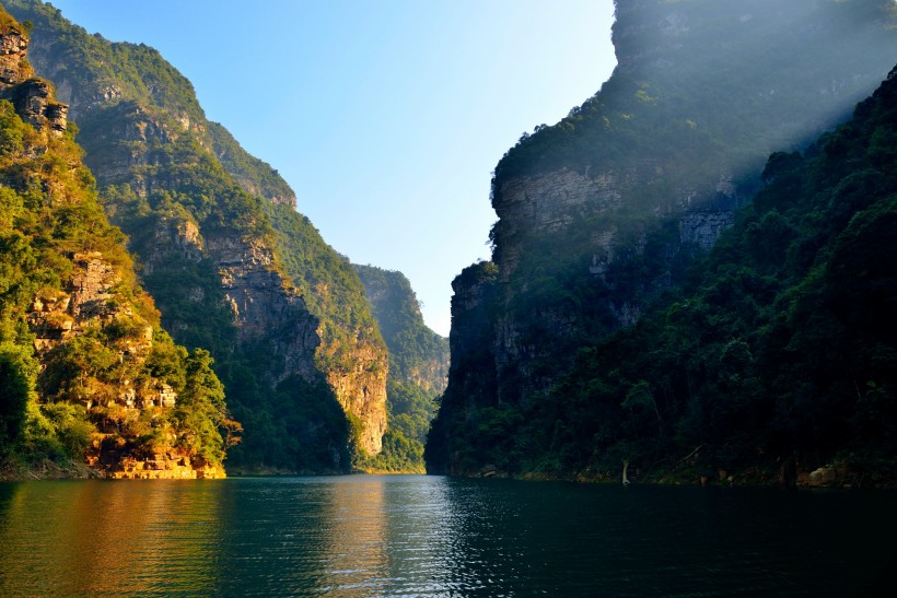 美丽的湖光山色图片