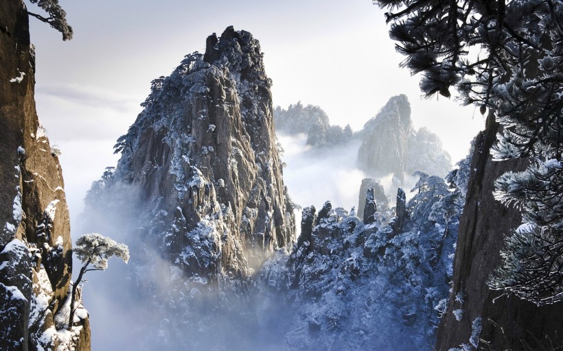 冬季雪山风景图片