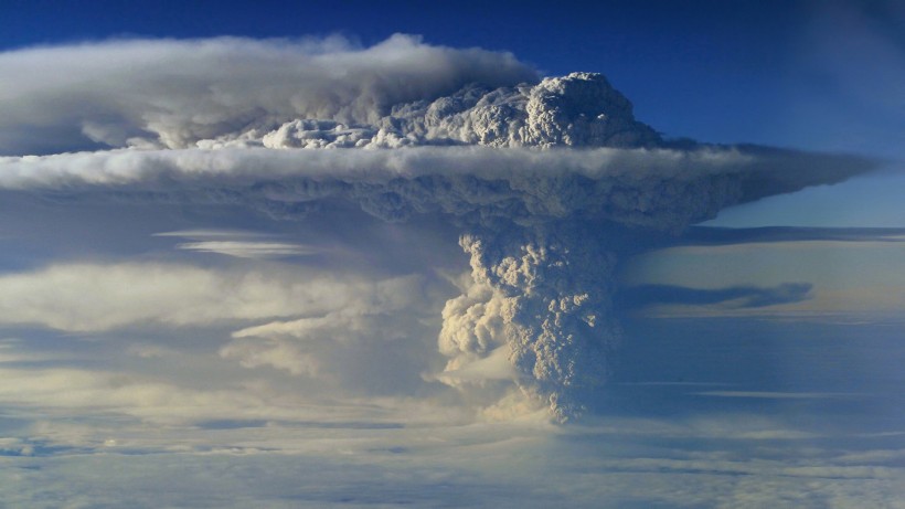 火山噴發(fā)圖片