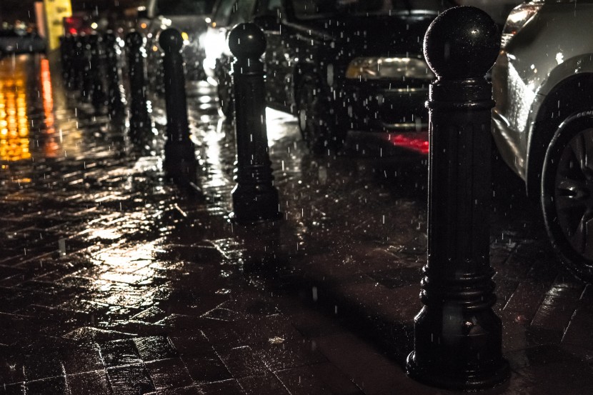 急速下落的雨滴圖片