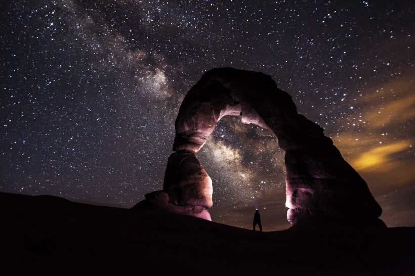 耀眼明亮的星空风景图片