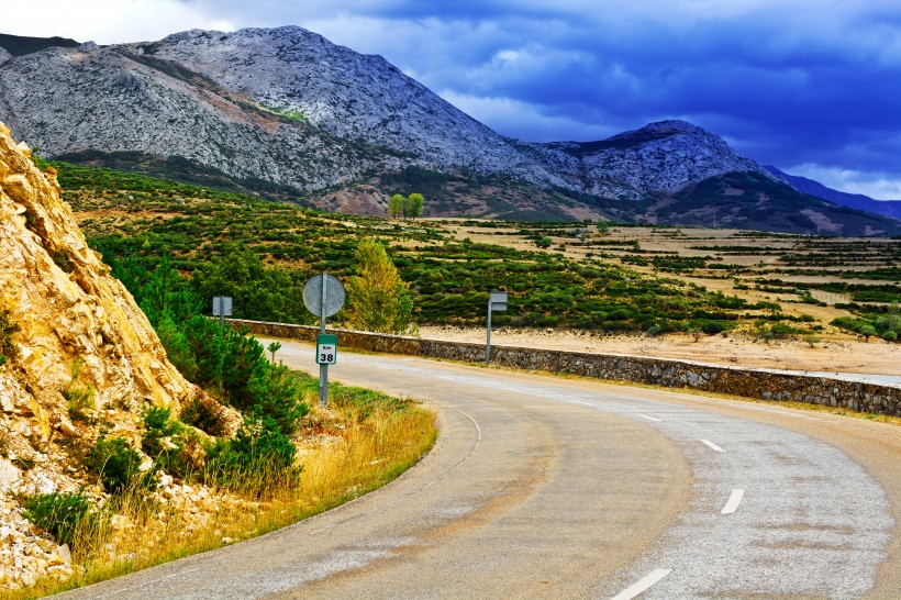 高山道路風(fēng)景圖片