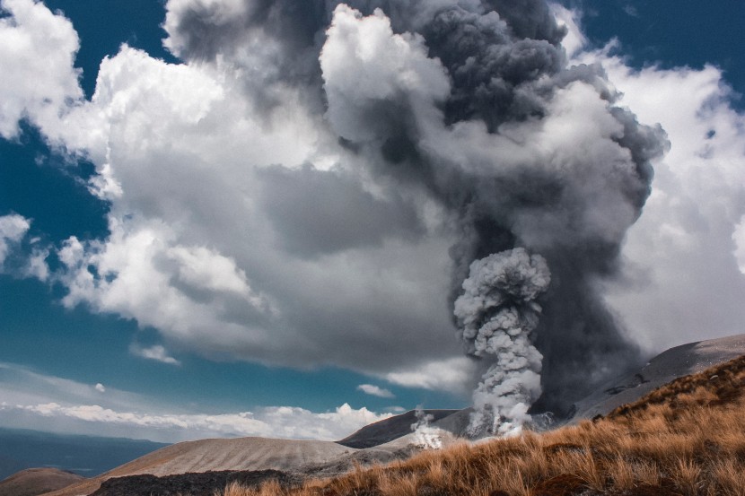 壮观的火山喷发图片