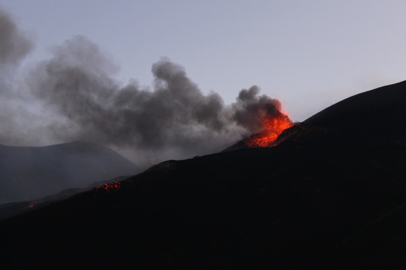 震撼的火山喷发图片