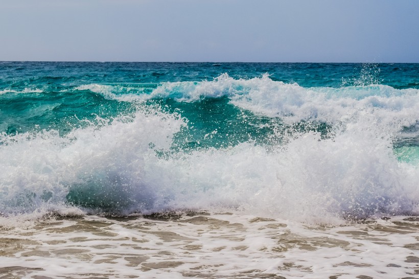 大海中的海浪圖片