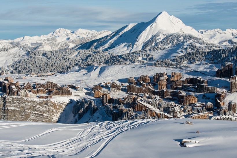 雪山顶部景色图片