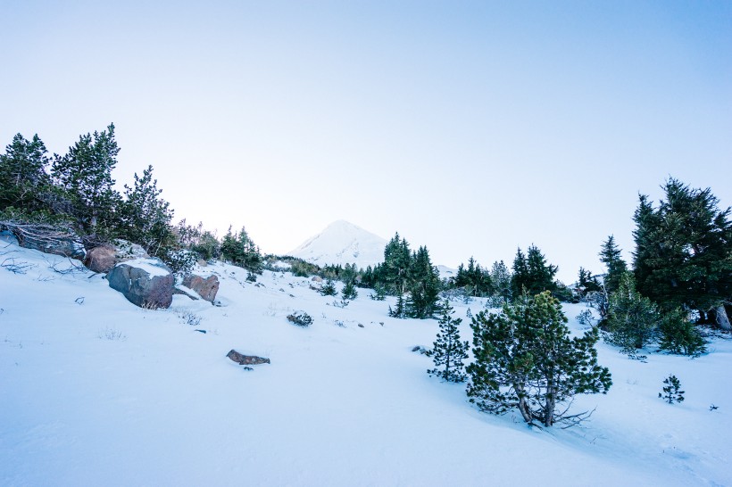 山上的雪景圖片