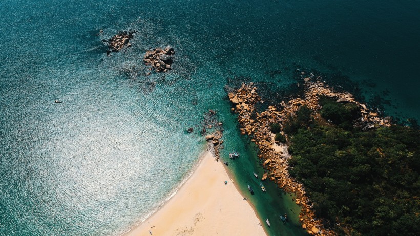 美麗的海岸線風景圖片