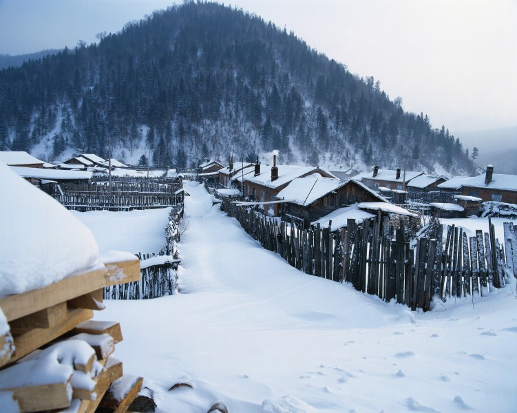 雪与村庄图片