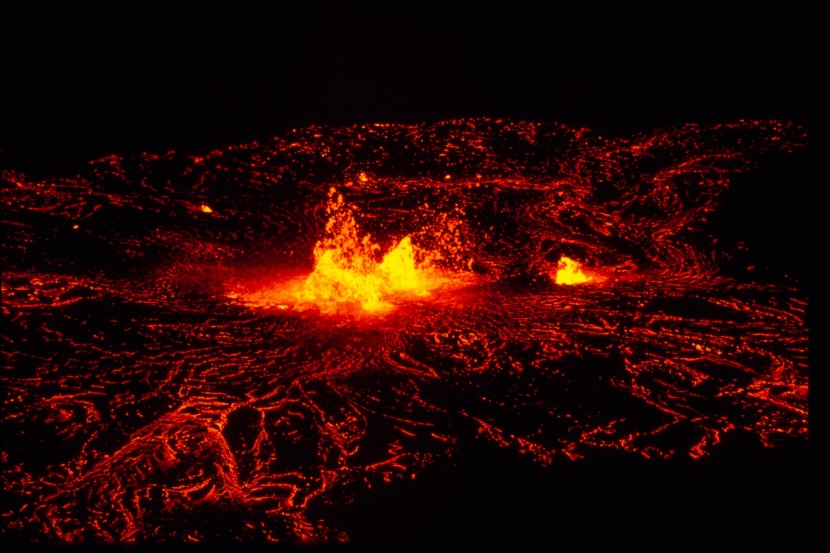 壮观的火山喷发图片