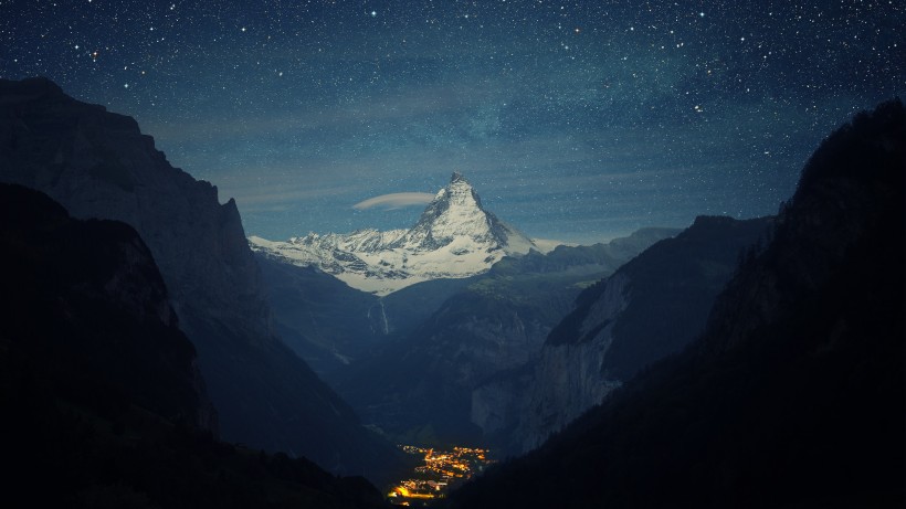 绵延不断雄伟的高山自然风景图片