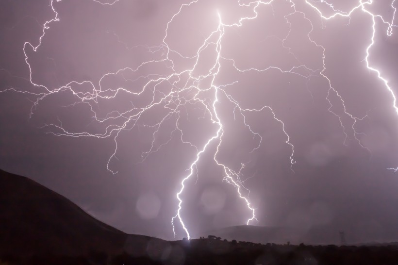 驚天動(dòng)地的雷電圖片