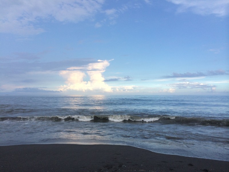 波涛汹涌的大海海浪风景图片