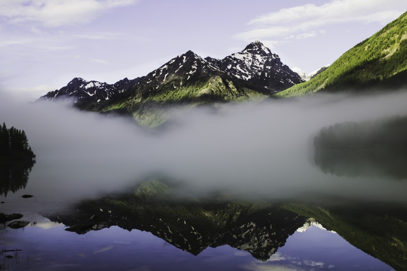 山水湖泊景色圖片