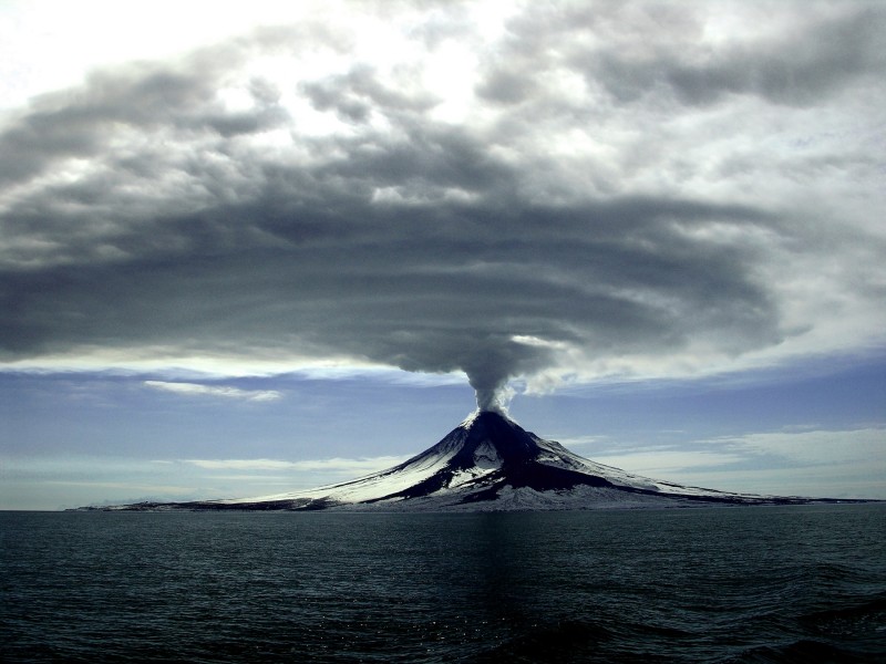 震撼的火山喷发图片