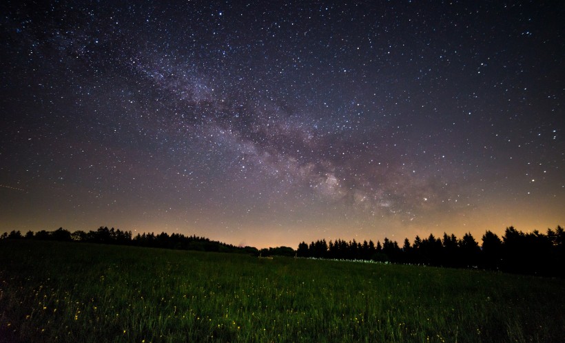 延时拍摄的星空图片