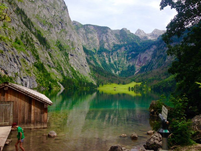 湖邊小屋風(fēng)景圖片