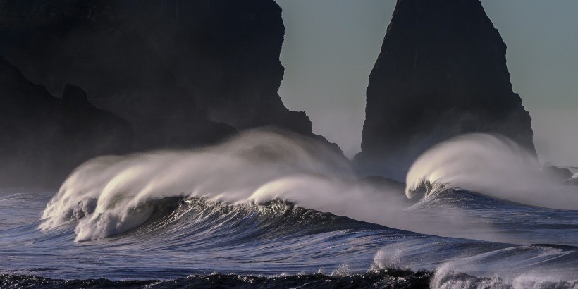 波濤涌洶的海浪風景圖片