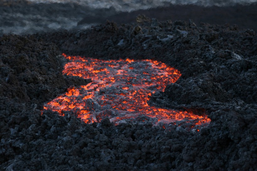 火山和岩浆风景图片