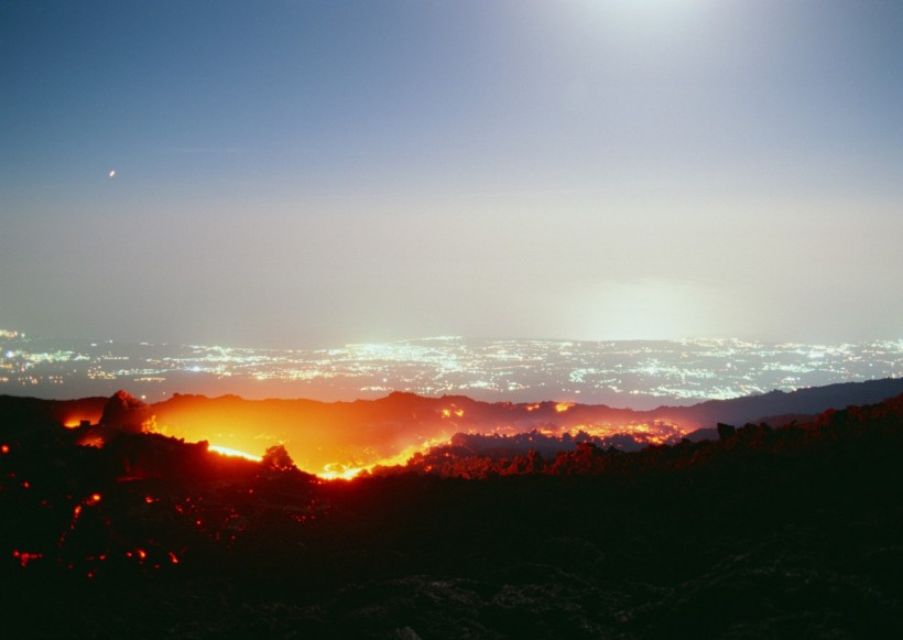 火山巖漿圖片