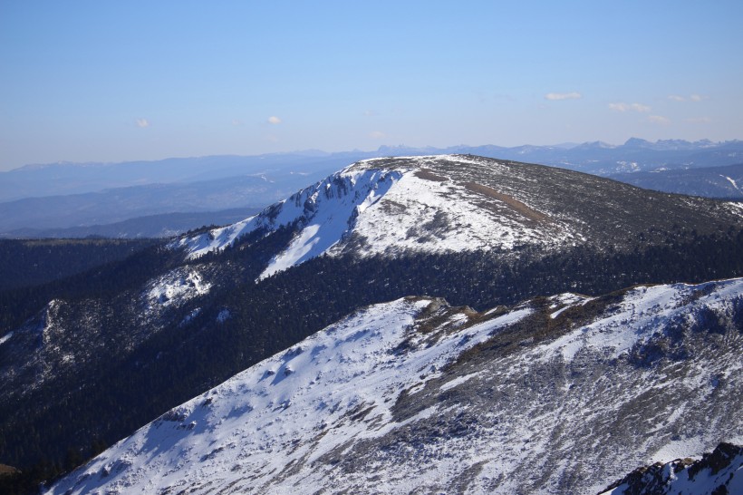 連綿的雪山風(fēng)景圖片