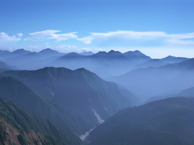 云雾缭绕自然风景图片