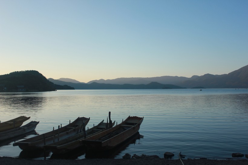 云南优美的泸沽湖风景图片