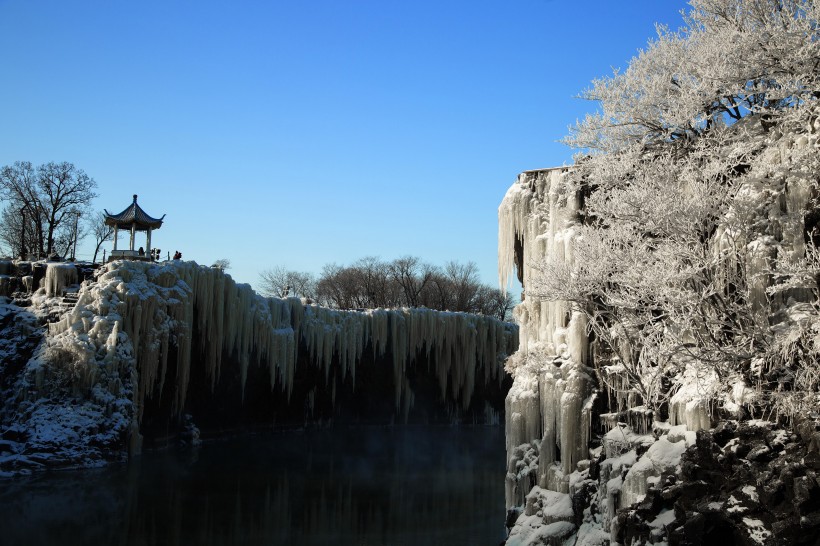 黑龍江吊水樓冰瀑布自然風(fēng)景圖片