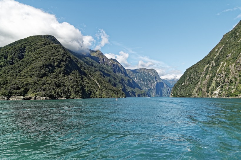 新西兰米尔福德峡湾自然风景图片