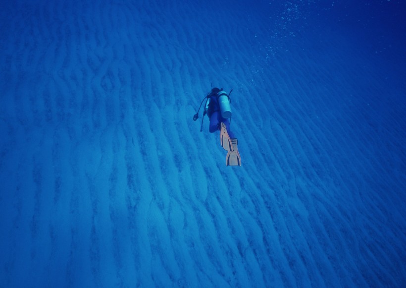 海底潜水图片