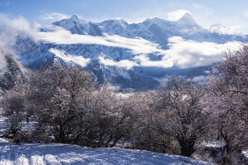 雪后的索松村风景图片