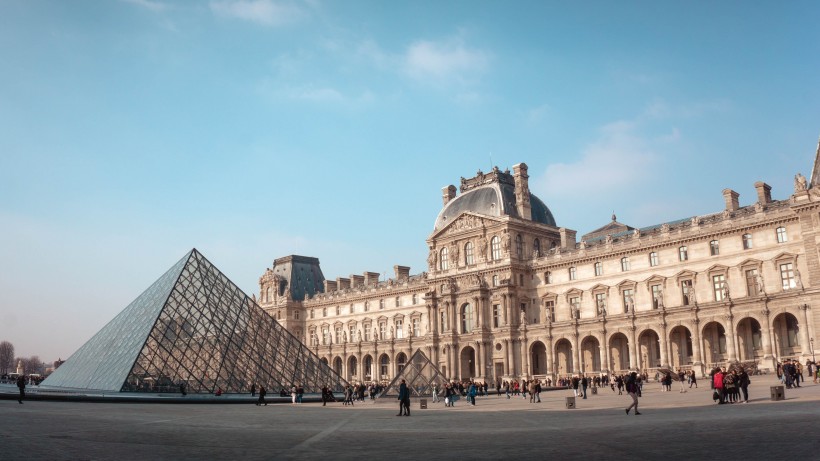 法国巴黎卢浮宫图片