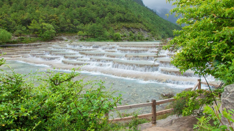 美麗的云南麗江玉龍雪山藍(lán)月谷風(fēng)景圖片