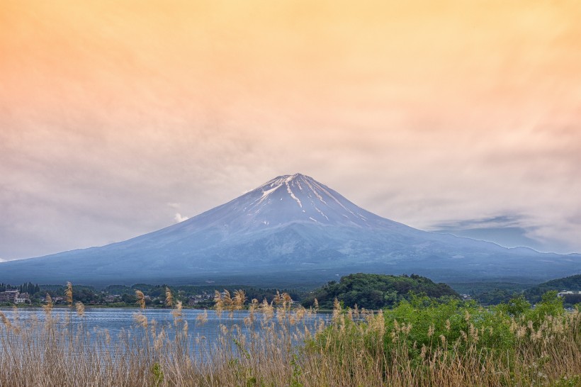 日本最高的山峰富士山优美的自然风景图片