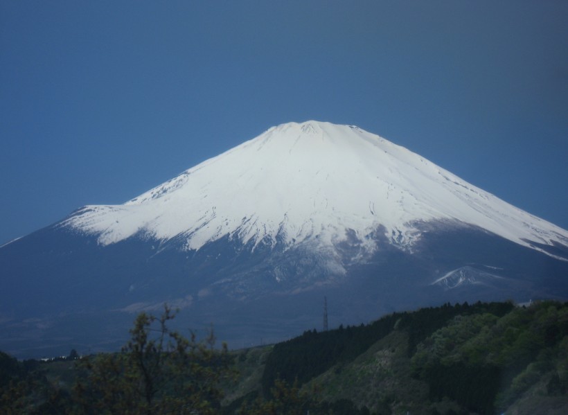 有积雪的富士山图片