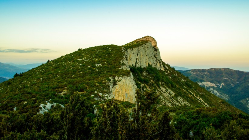 欧洲比利牛斯山自然风景图片