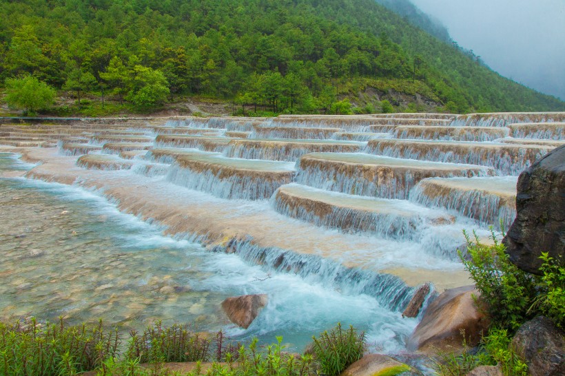 云南麗江玉龍雪山藍月谷自然風景圖片