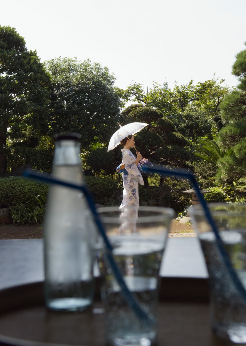 夏日里打傘的日本女人圖片