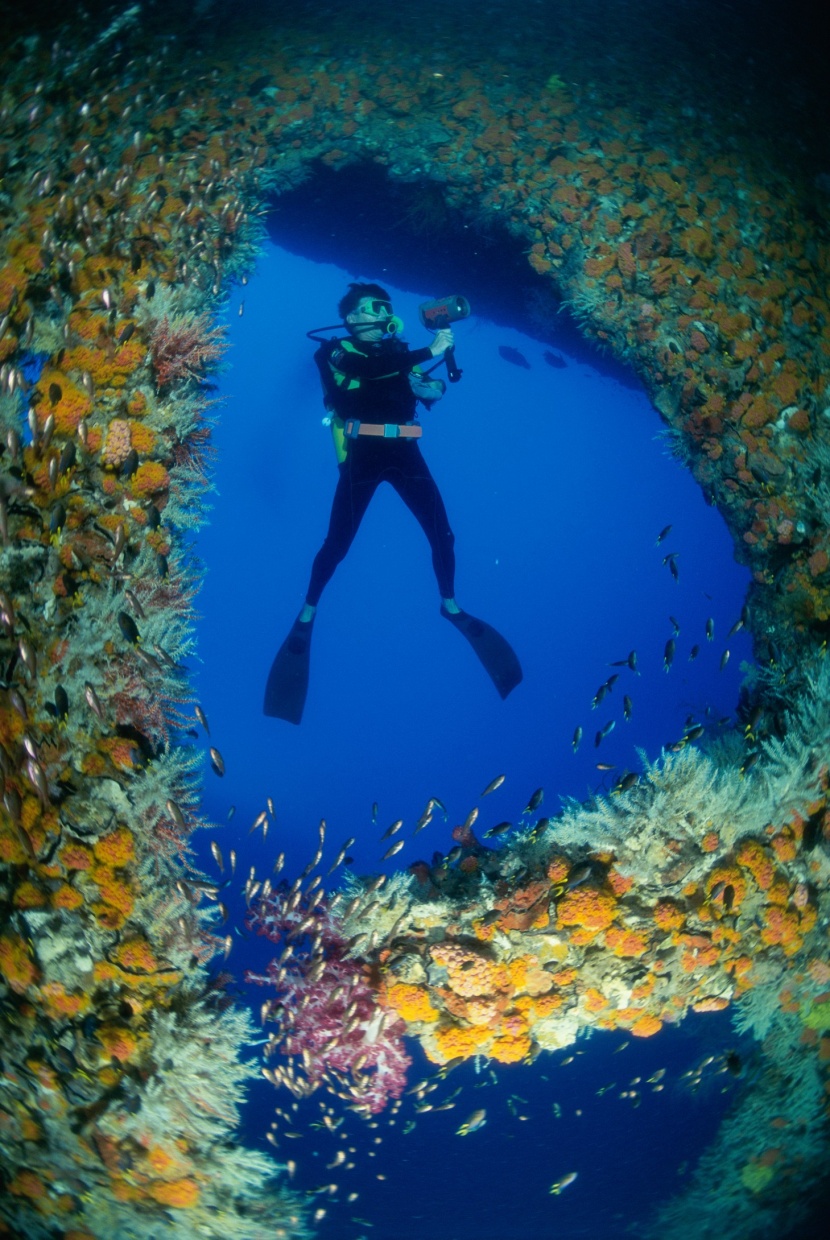 深海潜水图片