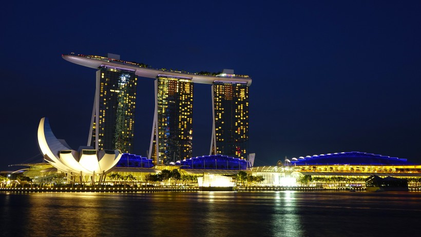 新加坡滨海湾金沙酒店夜景图片