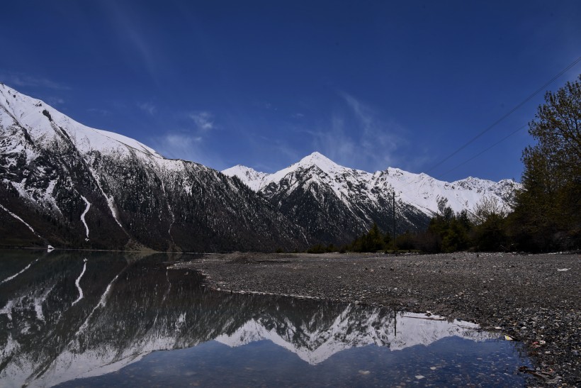 美丽的西藏然乌湖风景图片