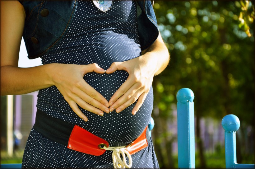 孕婦的肚子特寫圖片