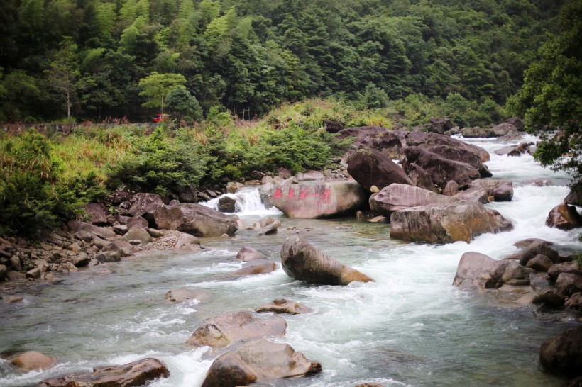 河南洛陽(yáng)九龍瀑布自然風(fēng)景圖片