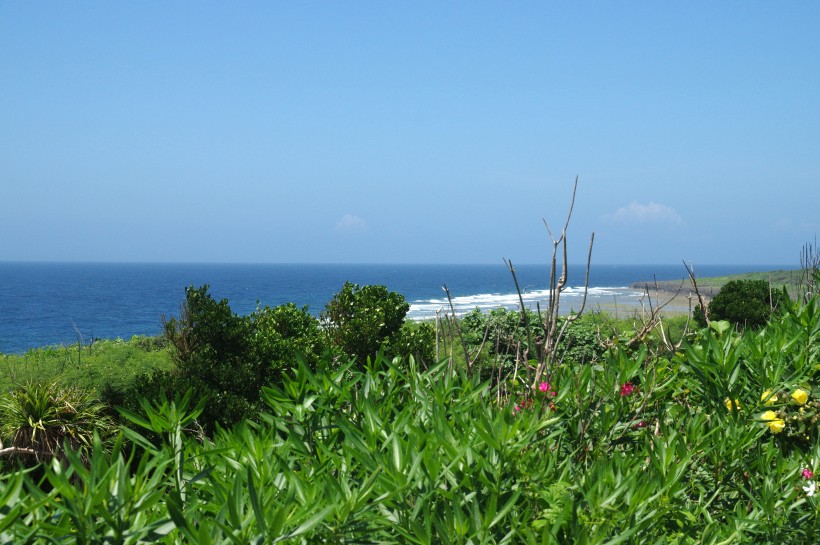 日本沖繩清澈的海水風(fēng)景圖片