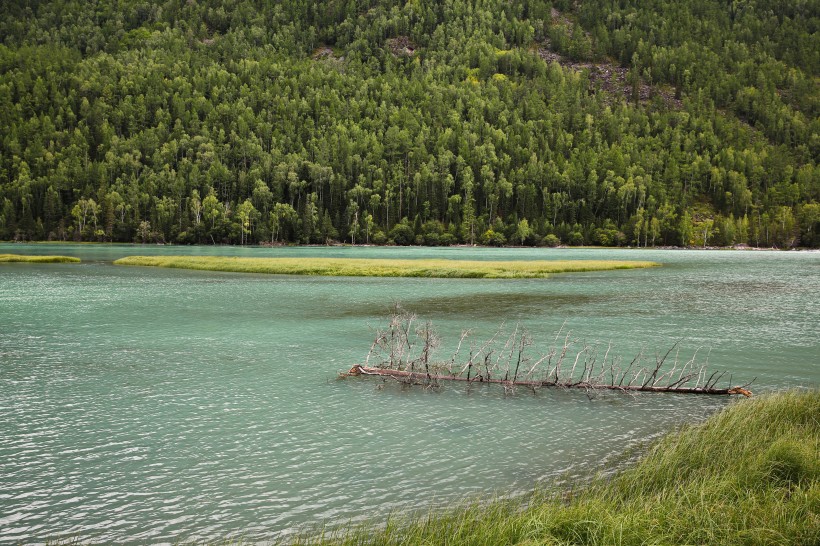 新疆喀纳斯卧龙湾和神仙湾自然风景图片