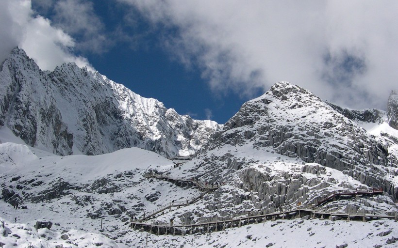 玉龙雪山自然风景图片